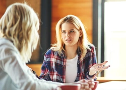 Распознать лжеца: 3 хитрых способа вычислить, что вам врут прямо в лицо