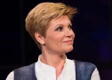 Анна Ардова спела романс Ивану Урганту