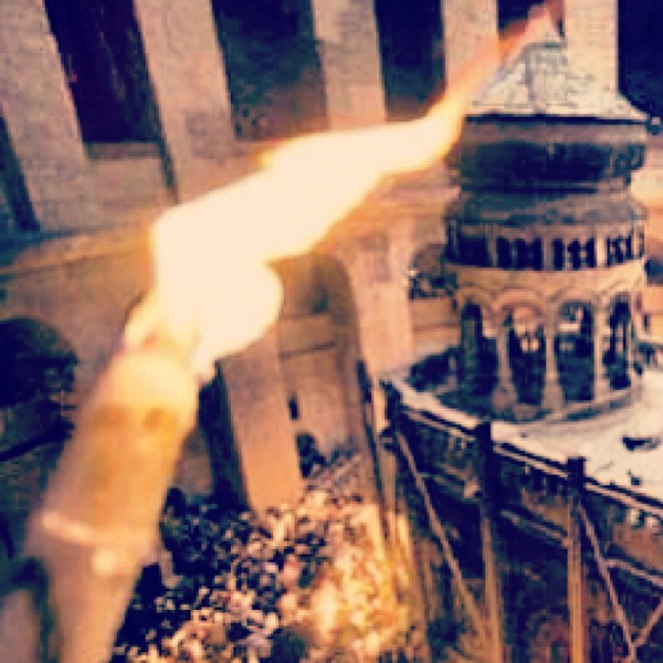 Благодатный огонь сошел в Иерусалиме