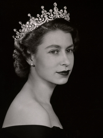 Юный правитель: как выглядели первые портреты 25-летней Елизаветы в роли монарха (вы будете тронуты)