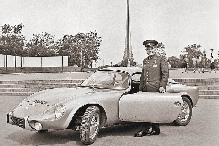 Юрий Гагарин со своим Matra Bonnet Djet V S coupé