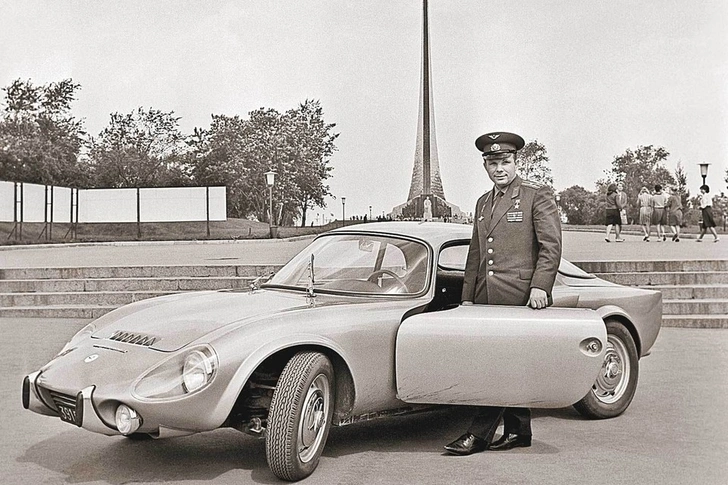 Юрий Гагарин со своим Matra Bonnet Djet V S coupé