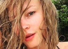 Светлана Ходченкова осмелилась показать фигуру в купальнике