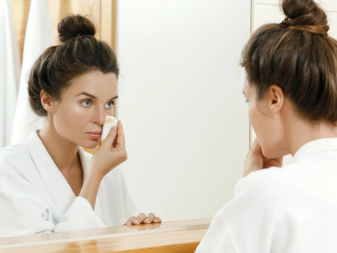 Спасите свои ресницы: как правильно смывать водостойкую тушь, чтобы не навредить коже | marieclaire.ru