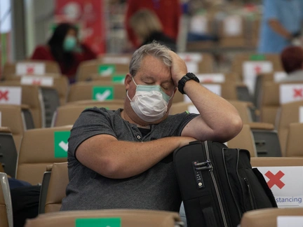 «Мы всеми брошены и унижены»: как выживают российские туристы, оставшиеся за границей в разгар пандемии