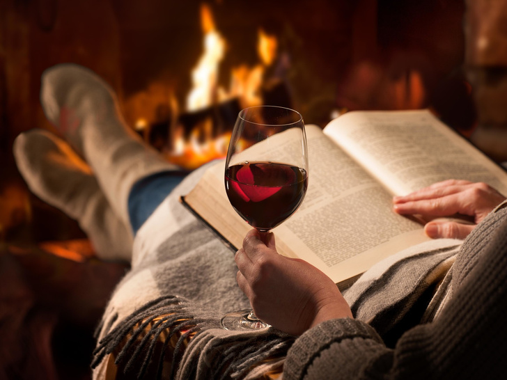 Вечно красивая: 7 полезных свойств в бокале красного вина, которые продлевают молодость