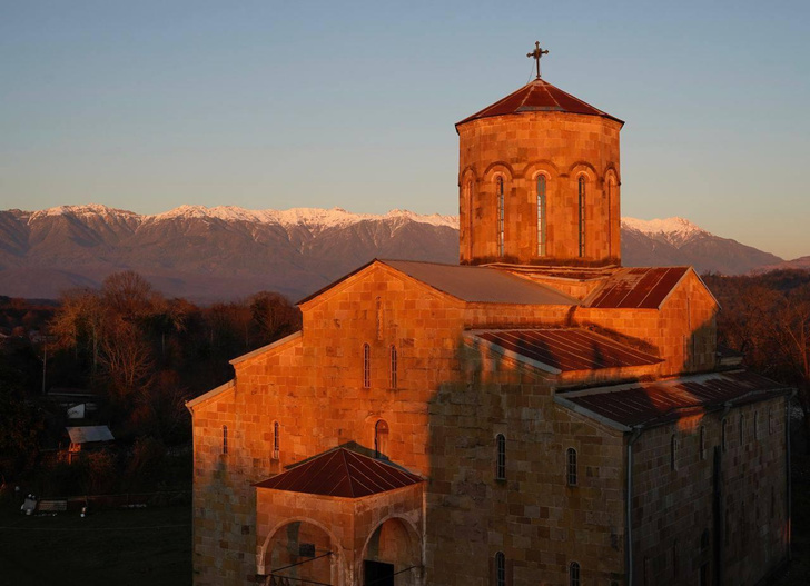 10 причин посетить Абхазию этой весной