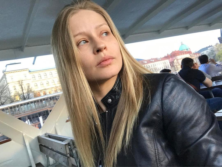 Юлия Пересильд корит себя за подлость по отношению к дочерям