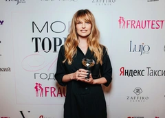 Саша Савельева впервые вышла в свет после родов