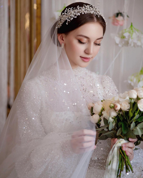 В каких платьях выходят замуж чеченские невесты: 20 реальных фото