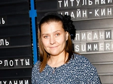Долой комплексы! Мария Голубкина обнажила пышные бедра и покрасовалась перед зеркалом
