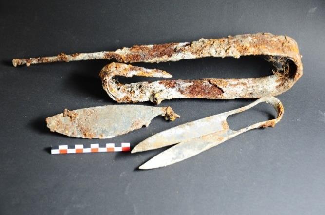 Сабля для мертвеца и блестящие ножницы: посмотрите, что нашли в кельтском захоронении в Баварии
