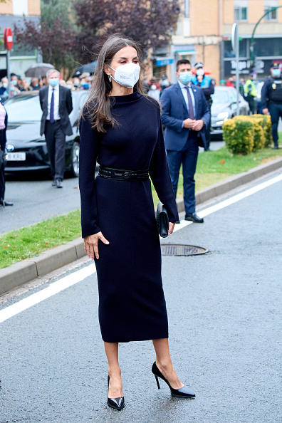 Королева Летиция в платье Cos спорит с Анджелиной Джоли за титул самой модной минималистки