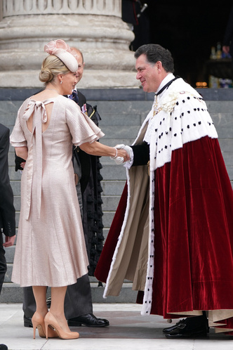 Кейт с цветами на голове и Меган в «платье мести»: главное модное противостояние этого года — кто победил?