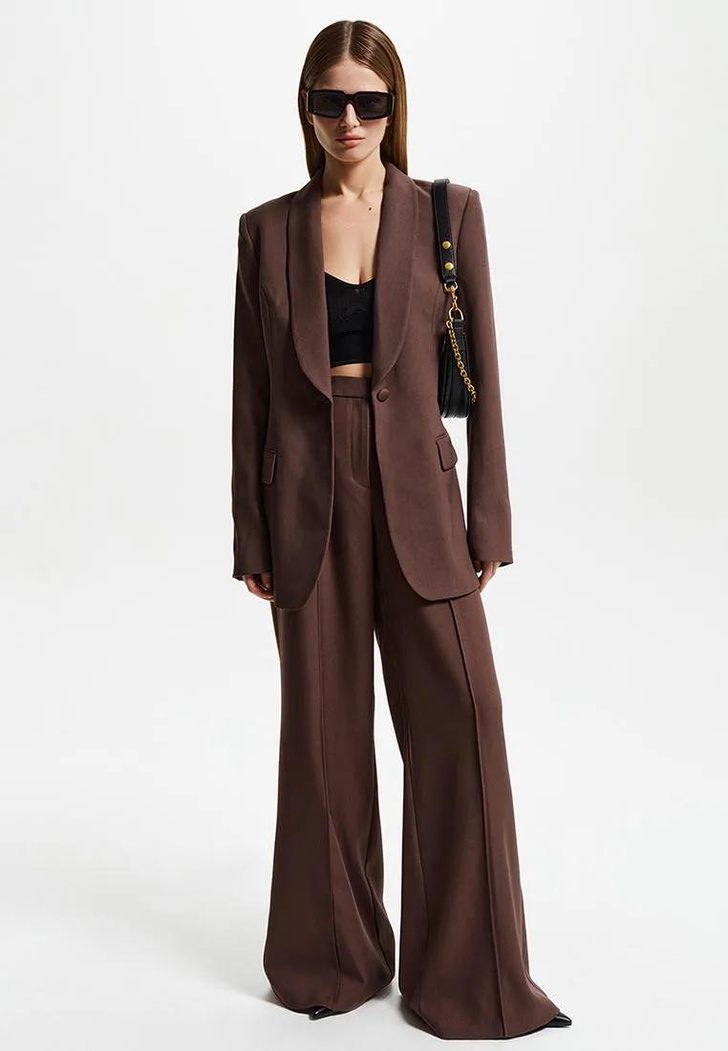 Стильная покупка на лето: 5 широких коричневых брюк, как у Кайи Гербер, от 3 000 рублей