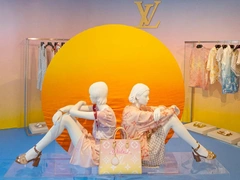 А где Анапа? Louis Vuitton представил самую российскую сумку