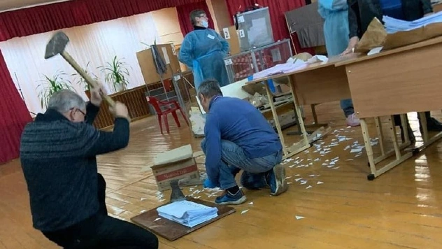 Самое странное и дикое, что творилось на этих выборах по всей России (фото и видео)