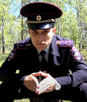 Вирусное видео про «грустного участкового» сняла полиция Красноярска. Популярный комик тут же сделал пародию