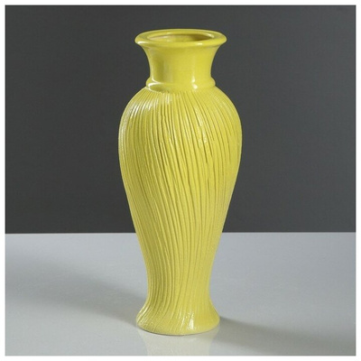Желтая настольная ваза «Кокетка»