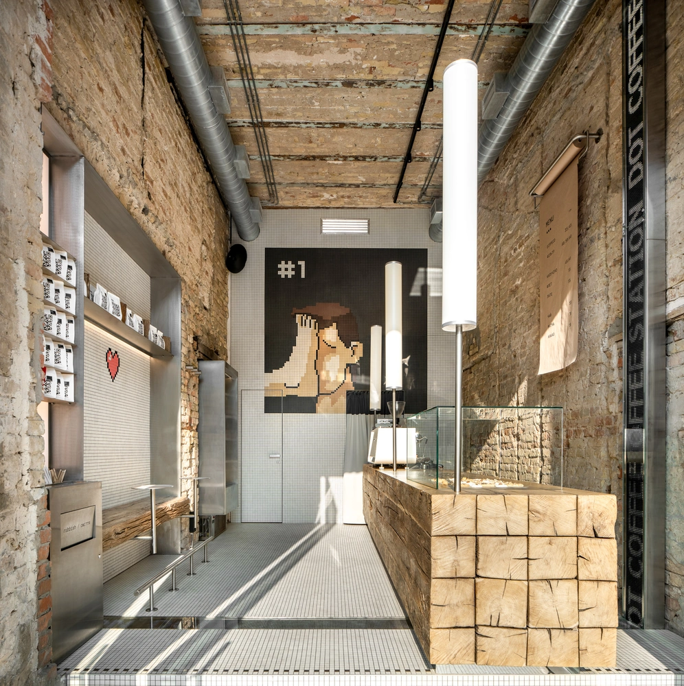 Кофейня с пиксельной мозаикой в Киеве | Источник: Андрей Безуглов