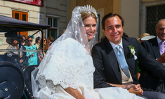 Платье от Valentino и диадема с позапрошлого века: принцесса Лихтенштейна вышла замуж