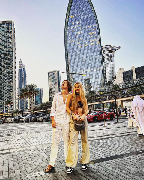 Дубцова улетела в Дубай с 16-летним сыном и его девушкой — в Сети удивились тому, как вырос наследник звезды