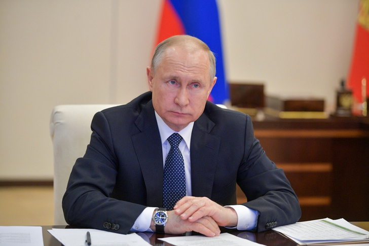 Владимир Путин поручил ввести доплату 80 тысяч рублей врачам, работающим с больными коронавирусом