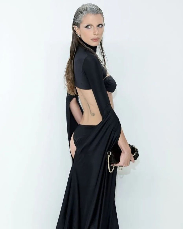 Джулия Фокс в очень «голом» платье Valerievi, состоящем из нижнего белья и импровизированной юбки