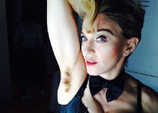 Мадонна обескуражила фанатов волосатыми подмышками