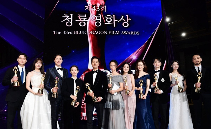 IU, Ким Хе Юн и герой «Эмми»: лови полный список победителей BLUE DRAGON FILM AWARDS 2022