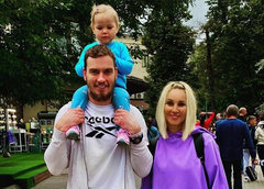 Молодой муж-хоккеист Кудрявцевой публично опозорился перед Плющенко
