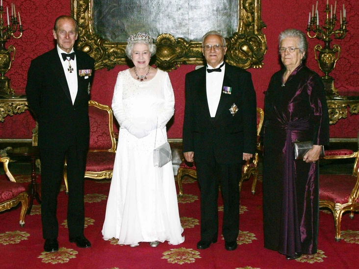 Елизавета II носит Восточную тиару во время государственного визита на Мальту, ноябрь 2005