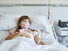 Редкое осложнение: 8-летнюю девочку парализовало из-за коронавируса