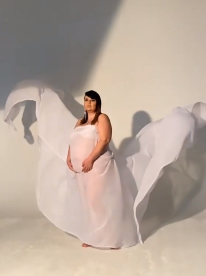 Интимная фотосессия Саши Черно на последних сроках беременности