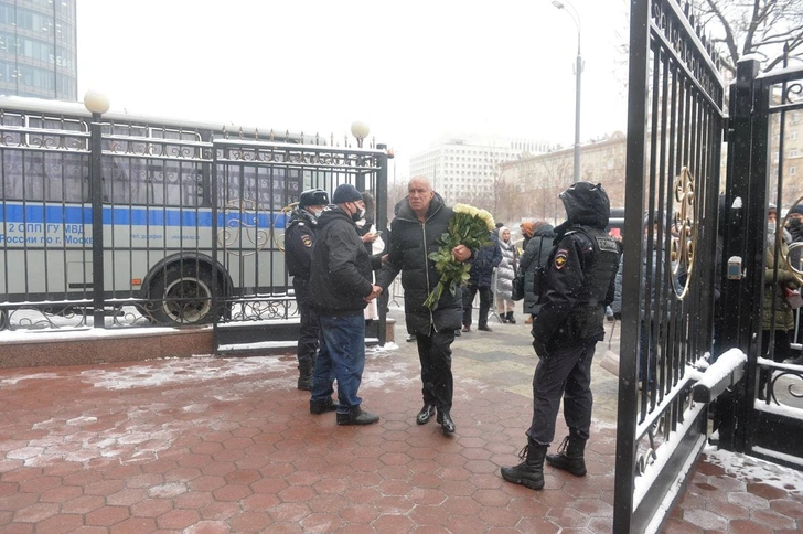 В Москве прощаются с Александром Градским. Прямая трансляция