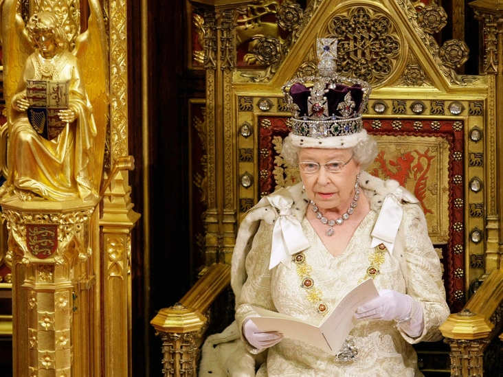 Елизавета II во время Церемонии открытия парламента, Вестминстерский дворец, 18 ноября 2009