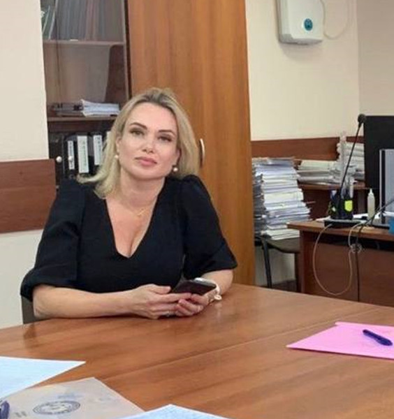Бывшего редактора Первого канала Марину Овсянникову объявили в международный розыск