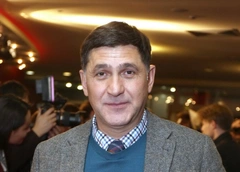 «От нас батя ушел»: Мерзликин, Пегова и Безруков рассказали, каким Пускепалис останется в их сердцах