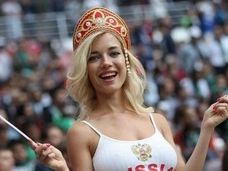 Самую красивую футбольную болельщицу из России затравили за съемки в порнофильмах
