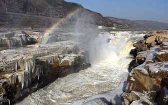 В Китае замерзает знаменитый водопад Хукоу