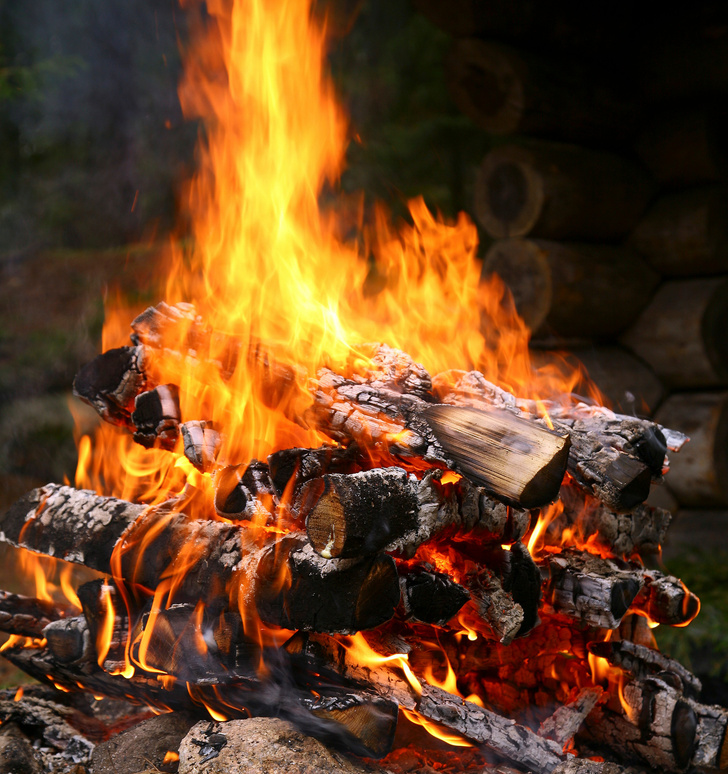 Почему дрова в огне трещат?