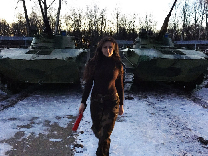 «Не мыла голову месяц, а муж водит дочь в садик»: военкоры о том, как выживают в Донбассе