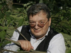 «Не бывает плохой погоды, бывает плохое самочувствие». Александр Беляев похоронил маму, жену и сам умер от рака