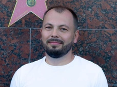 Первые фото с выписки. Ярослав Сумишевский показал архивные кадры с сыном в день его рождения