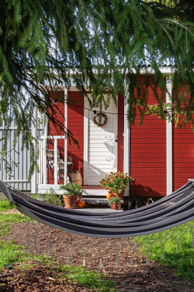 Дизайнер превратила бытовку в уютный дачный дом — вот, как он выглядит | Источник: Сергей Поздеев. СТИЛЬ: Екатерина Поздеева