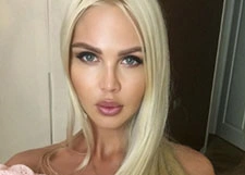 Многодетная мать Мария Погребняк сверкнула грудью
