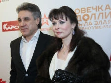 Молодая жена Алексея Пиманова спасается от бессонницы едой