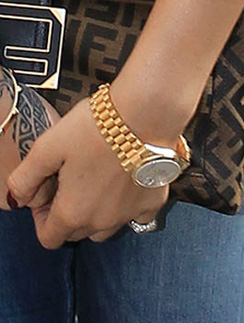 Ключевой аксессуар элегантного образа Рианны (Rihanna) - часы