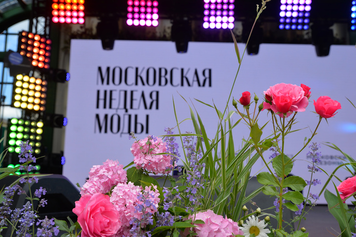 Наряды от кутюр, йога и мастер-классы стилистов: почему стоит посетить фестиваль «Московская неделя моды» на Тверском бульваре
