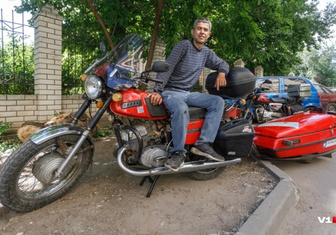 «Перемешаю 2 моря и выиграю 3 рубля»: как россиянин на спор отправился через всю страну на старом мотоцикле